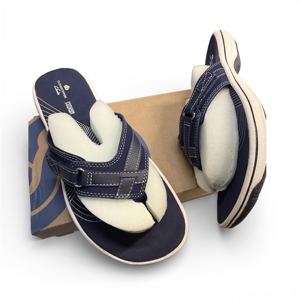 NIB Clarks Cloud Steppers Breeze Flip Flops in Sea Navy - Women's Size 8